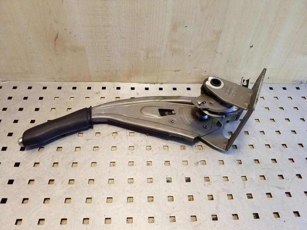 Handbrake/parking brake lever assembly – Land Rover Freelander 2 - LR2 (2007-2016)