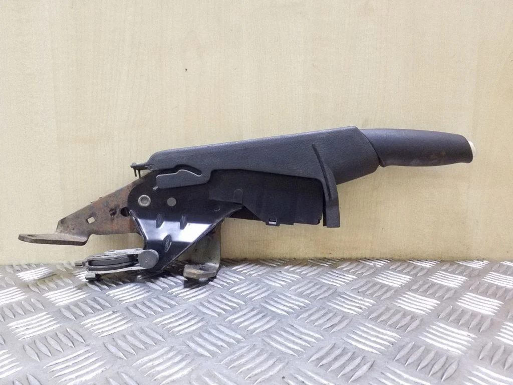 Handbrake/parking brake lever assembly