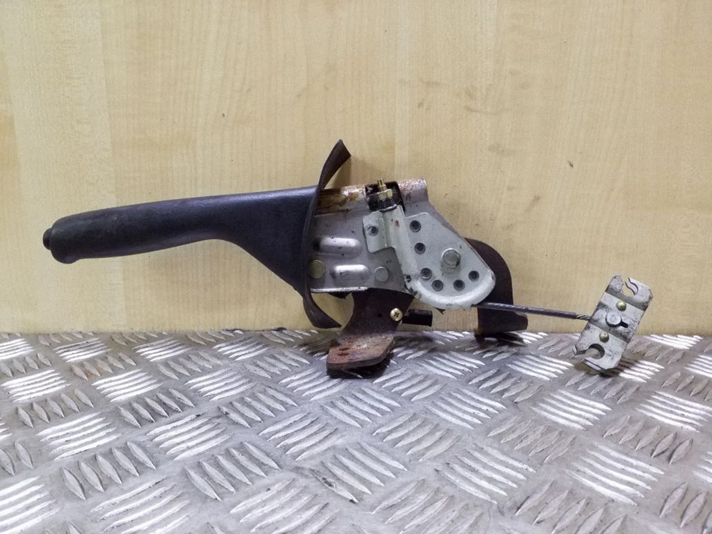 Handbrake/parking brake lever assembly – Subaru Forester SF (1998-2000)
