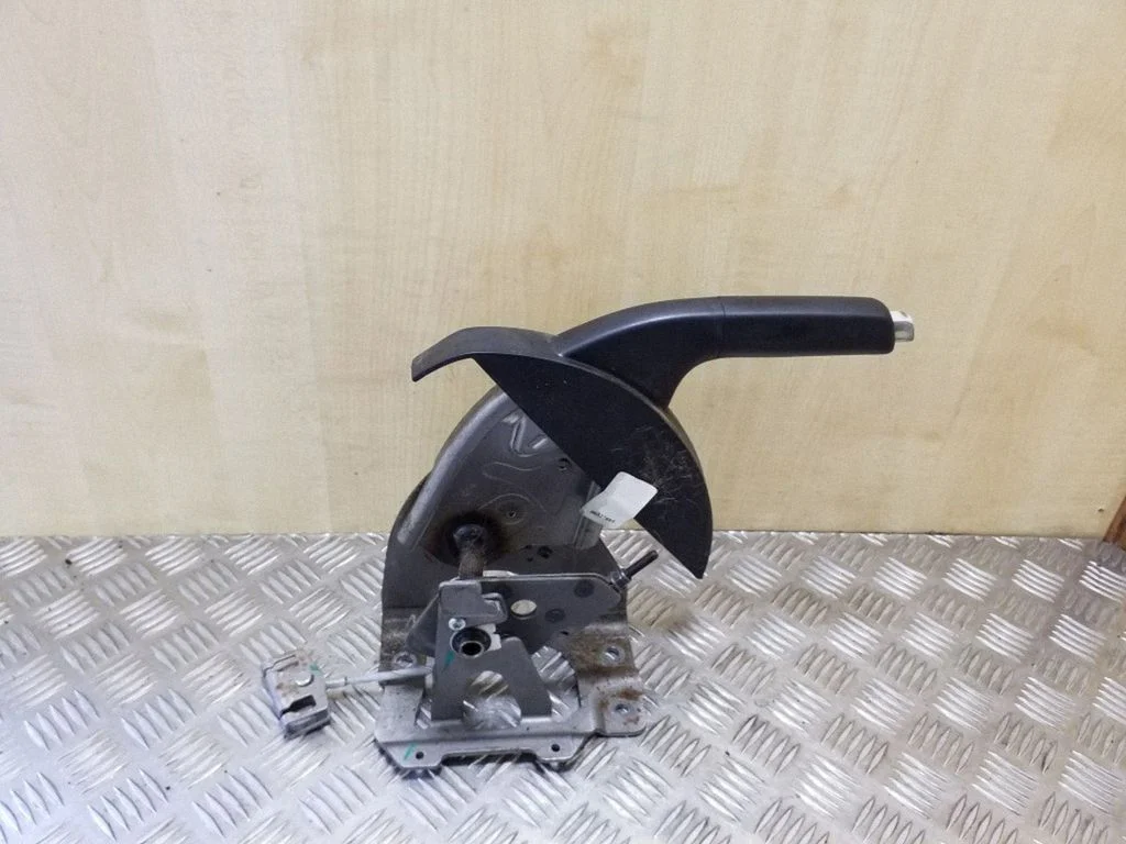 Käsipiduri mehhanism (salongis) 011319443 – Nissan Qashqai+2 (2008-2010)