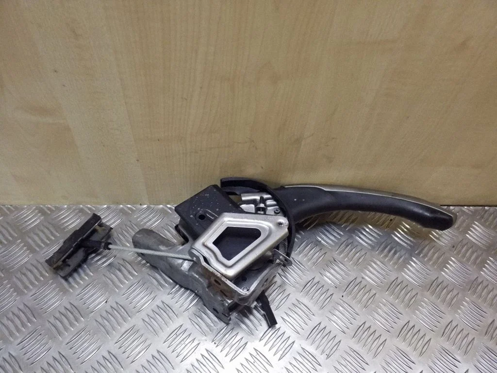 Handbrake/parking brake lever assembly – Toyota Auris 150 (2006-2012)