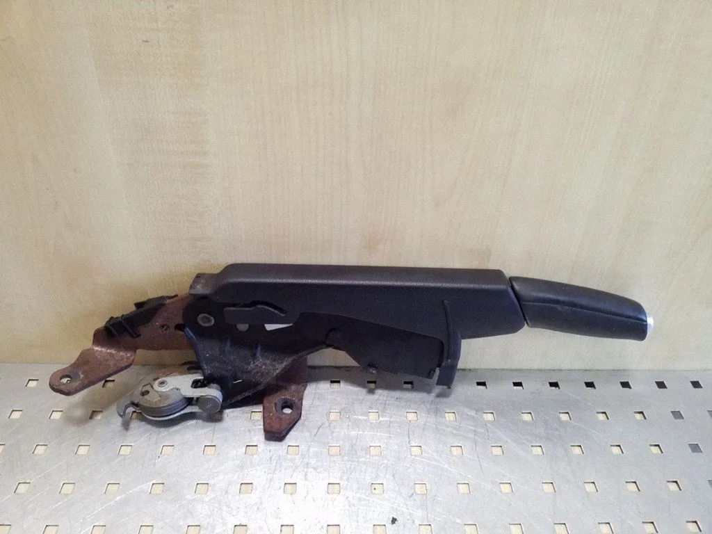 Handbrake/parking brake lever assembly