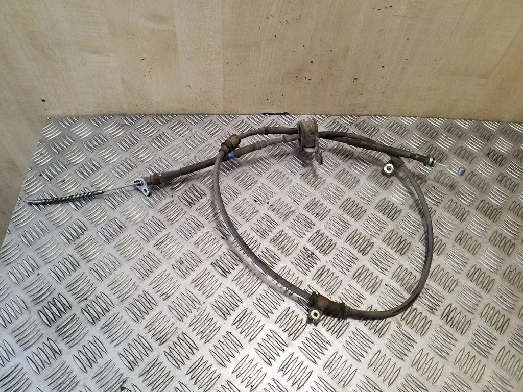 Handbrake/parking brake wiring cable – left