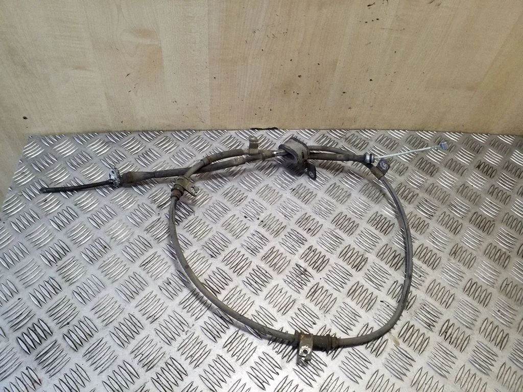 Handbrake/parking brake wiring cable – right