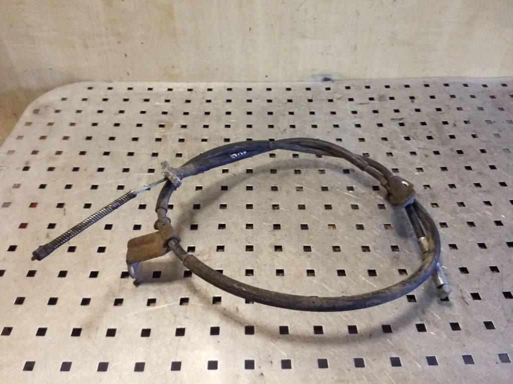 Handbrake/parking brake wiring cable