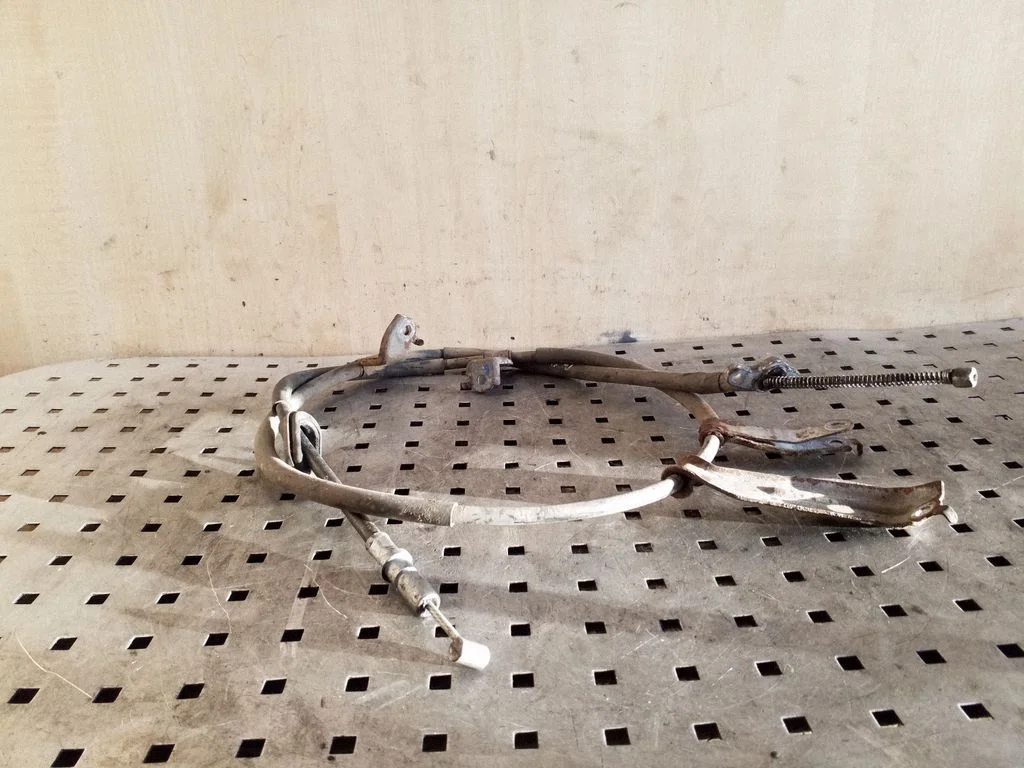 Handbrake/parking brake wiring cable – left