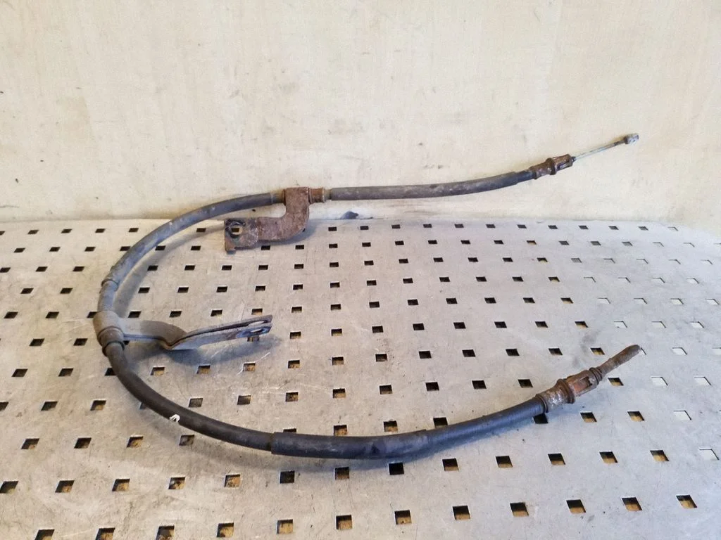 Handbrake/parking brake wiring cable – right