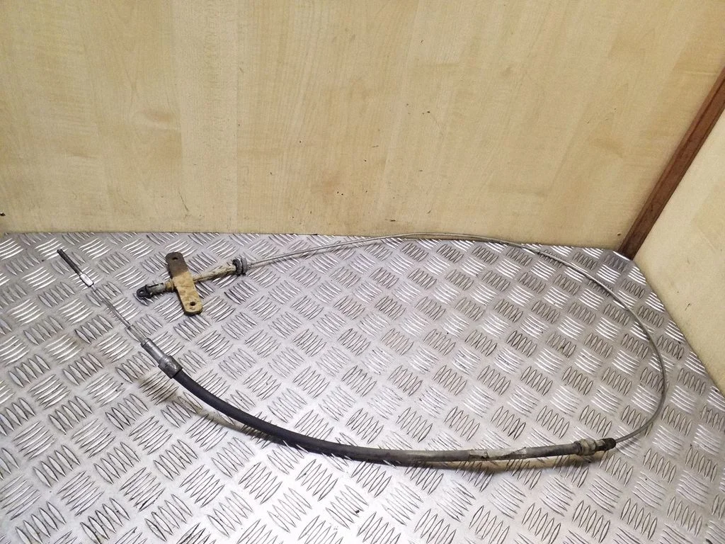 Handbrake/parking brake wiring cable