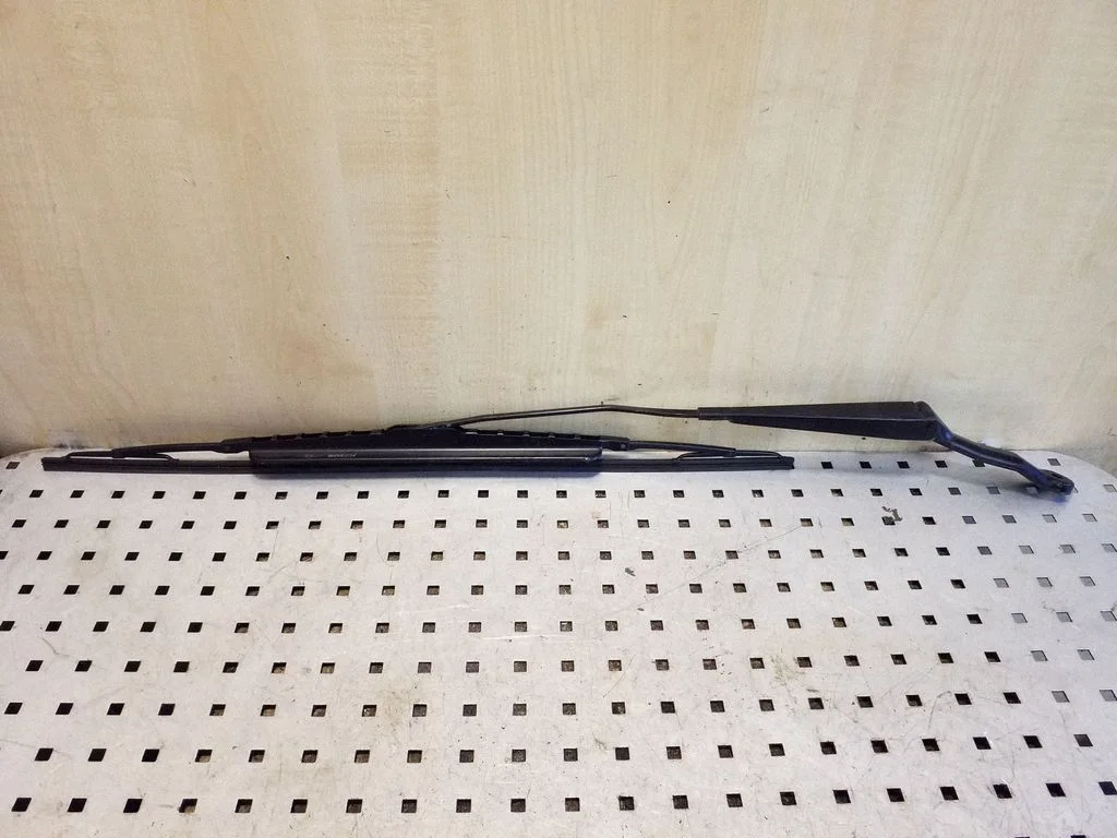Windshield/front glass wiper blade – left