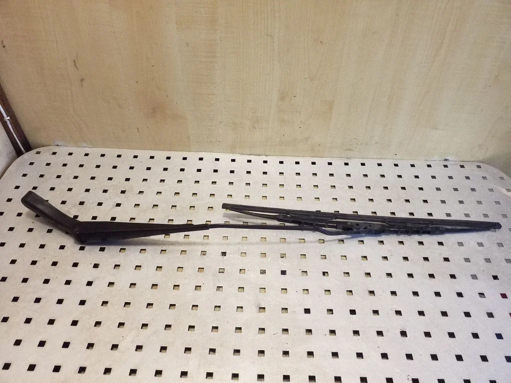 Windshield/front glass wiper blade – Ford Mondeo Mk III (2000-2007)