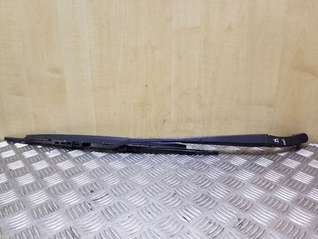 Windshield/front glass wiper blade – right