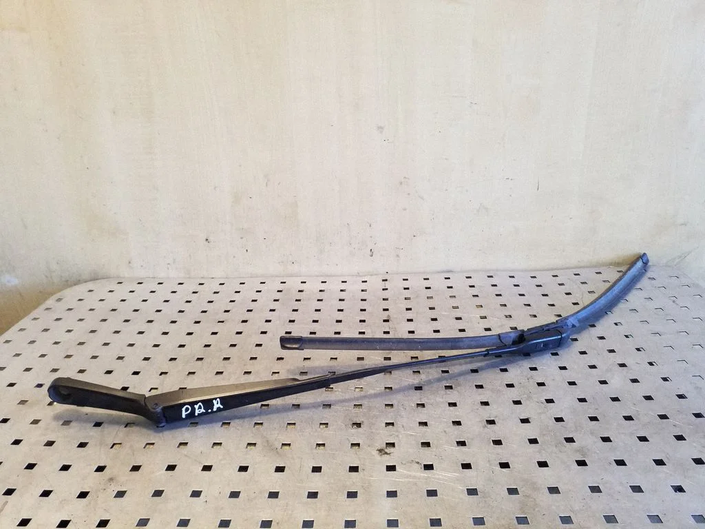 Windshield/front glass wiper blade 4G2955408B