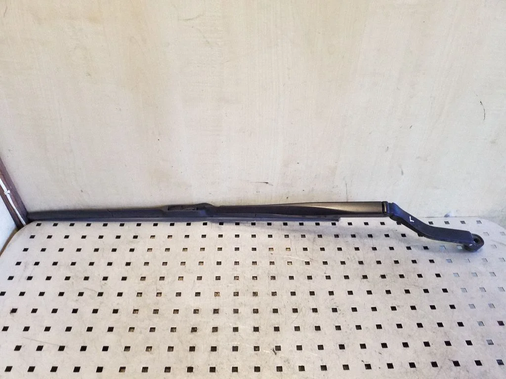 Windshield/front glass wiper blade – left