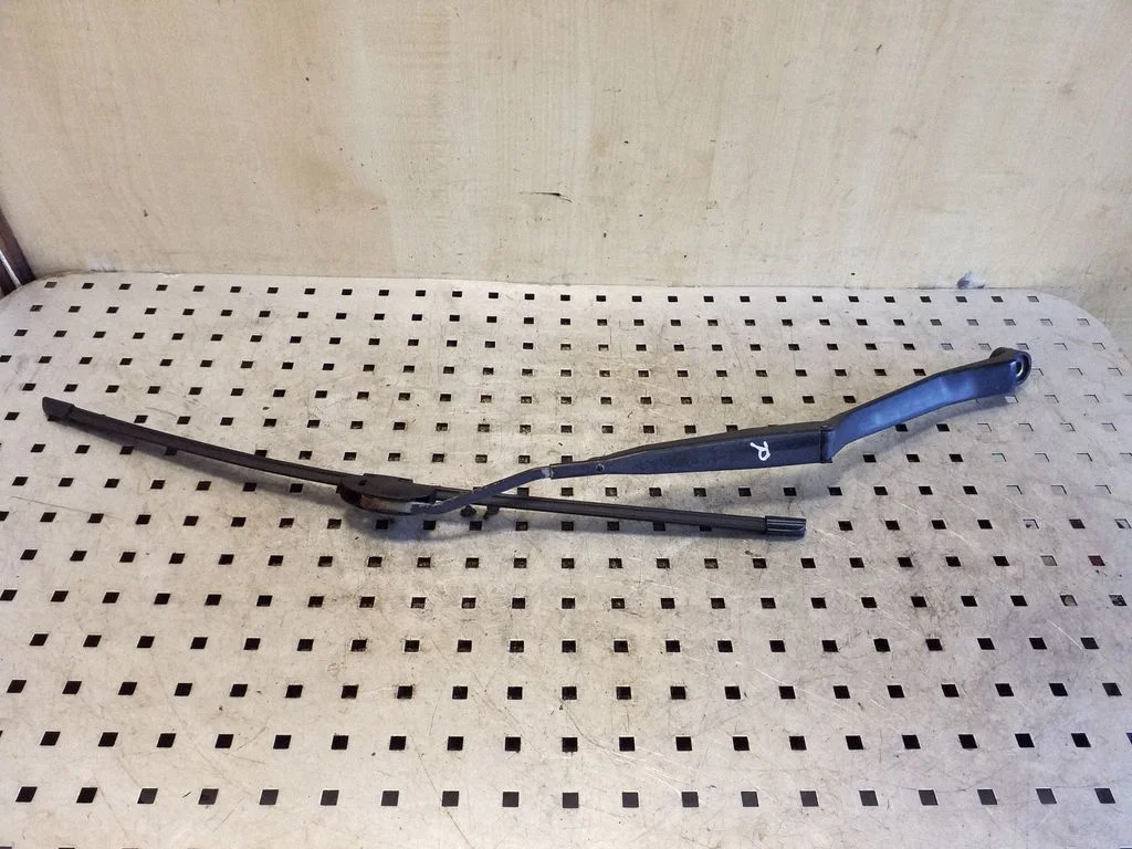 Windshield/front glass wiper blade – right