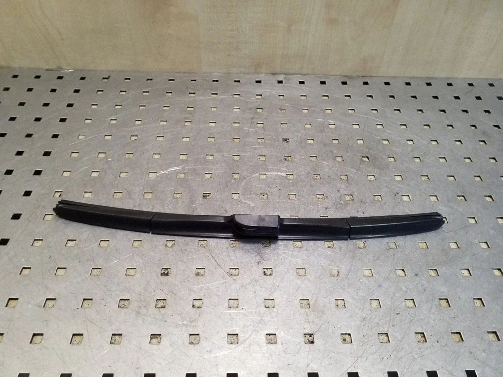 Windshield/front glass wiper blade