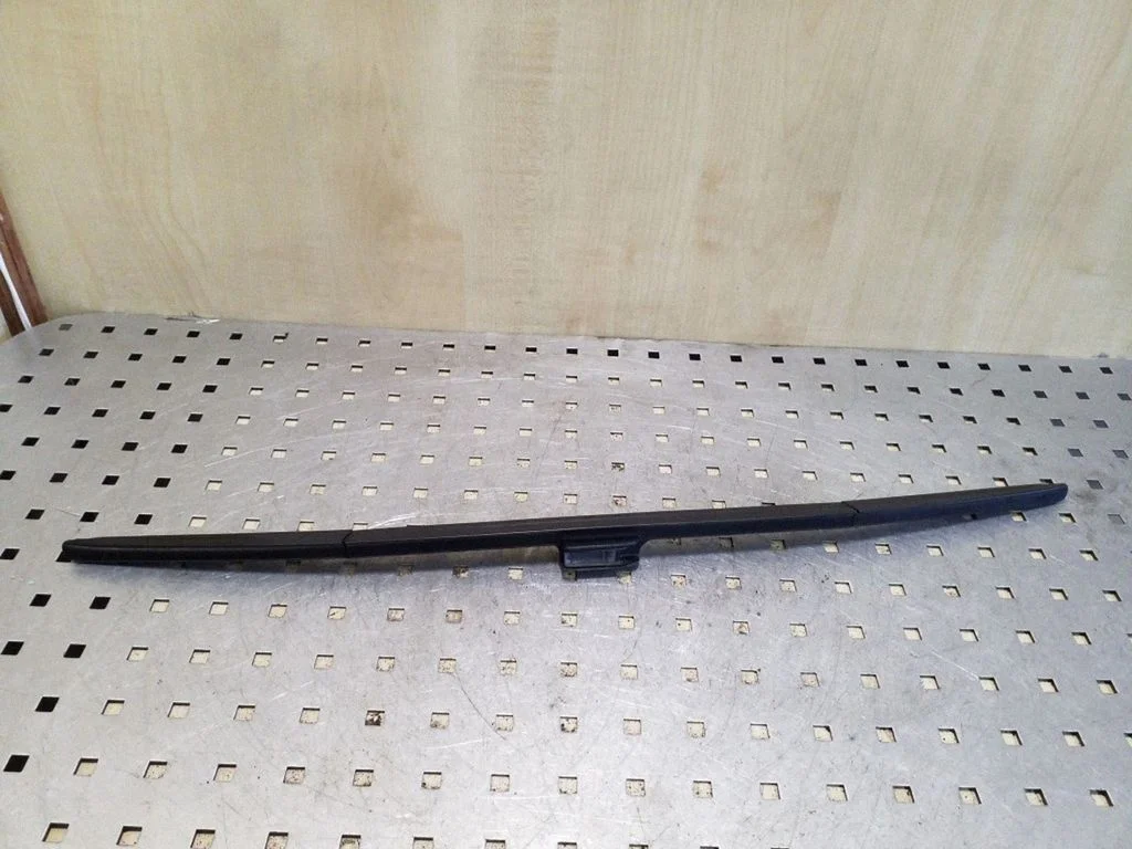 Windshield/front glass wiper blade