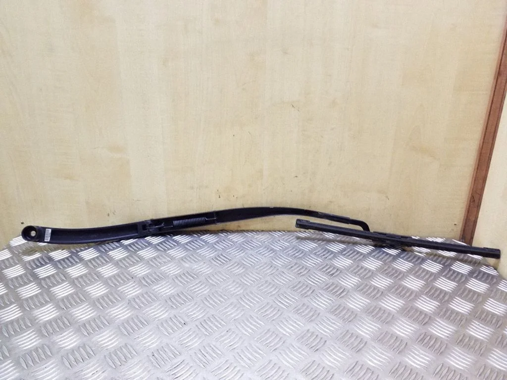 Windshield/front glass wiper blade – left