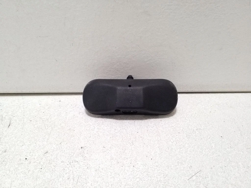 Windshield washer spray nozzle – Volkswagen Sharan (2011-)