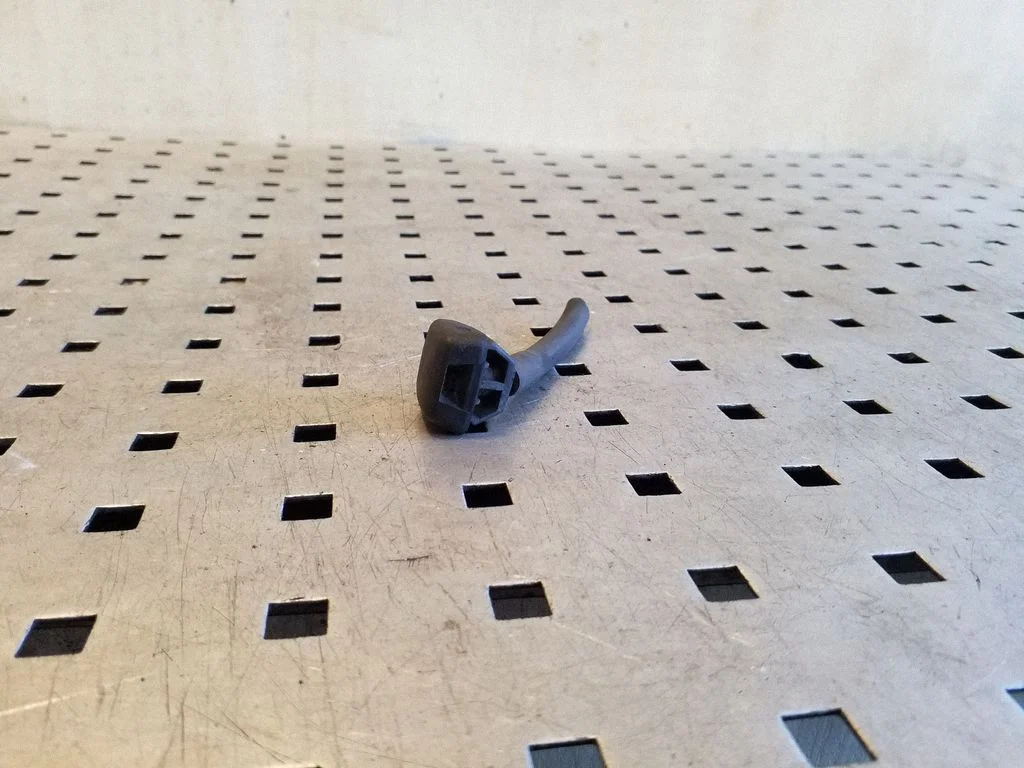 Windshield washer spray nozzle