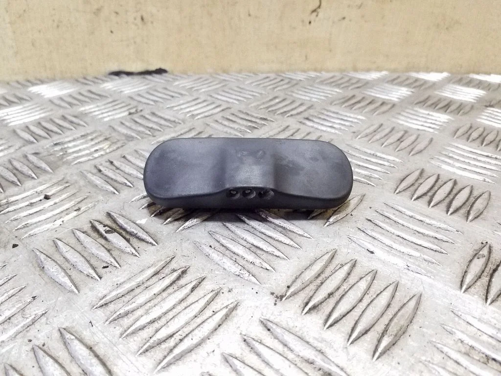 Esiklaasi pesuvedeliku pihusti(d) 8T0955987B