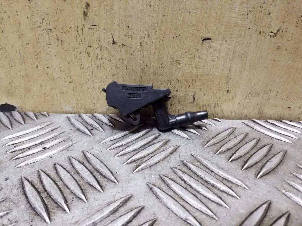 Windshield washer spray nozzle 8Z0955987B
