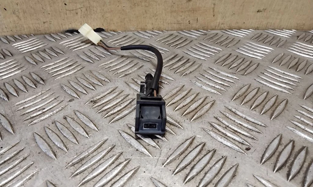 Windshield washer spray nozzle