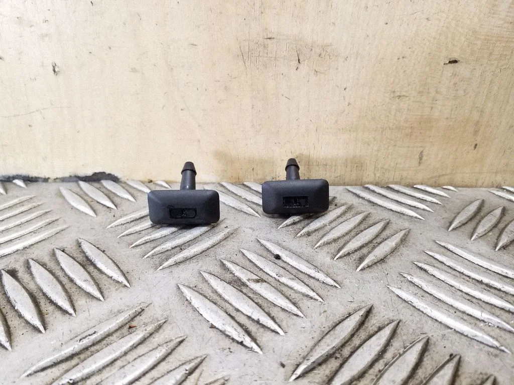 Dysze spryskiwacza szyby przedniej – Citroen C4 Grand Picasso (2007-2013)