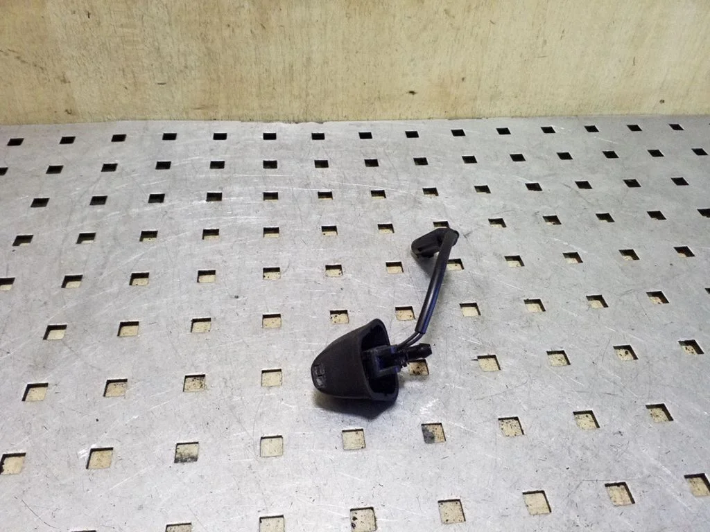 Windshield washer spray nozzle