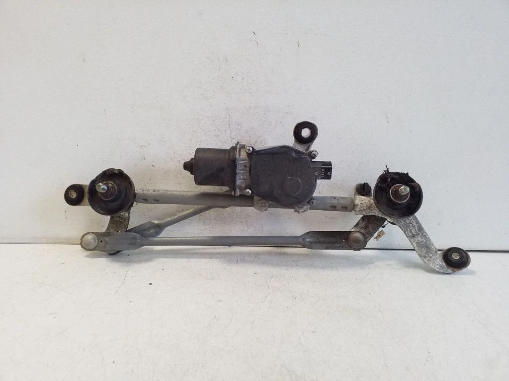 Front wiper linkage and motor