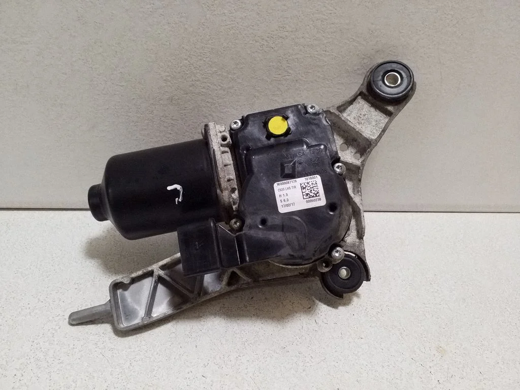 Front wiper linkage and motor – Ford Kuga II (2013-2019)