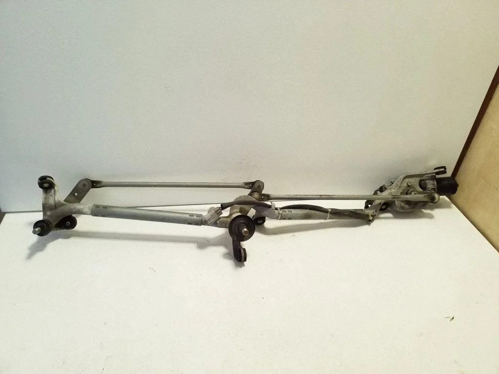 Front wiper linkage and motor