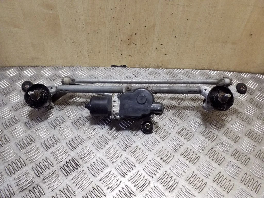 Front wiper linkage and motor