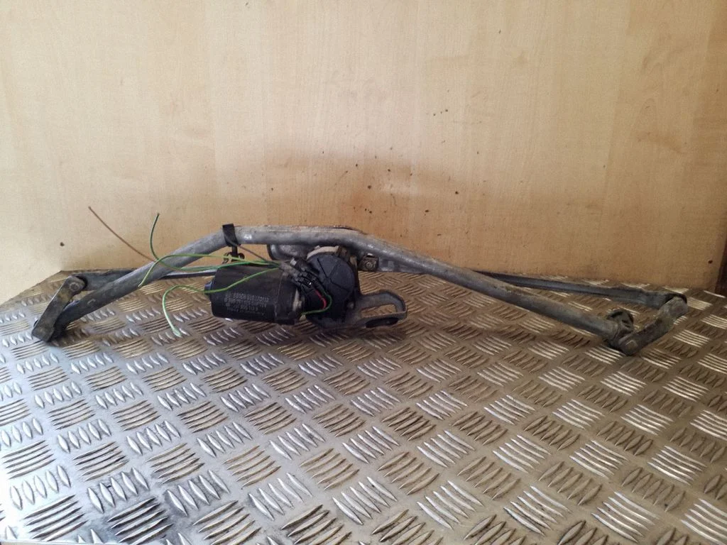 Front wiper linkage and motor 0390241125