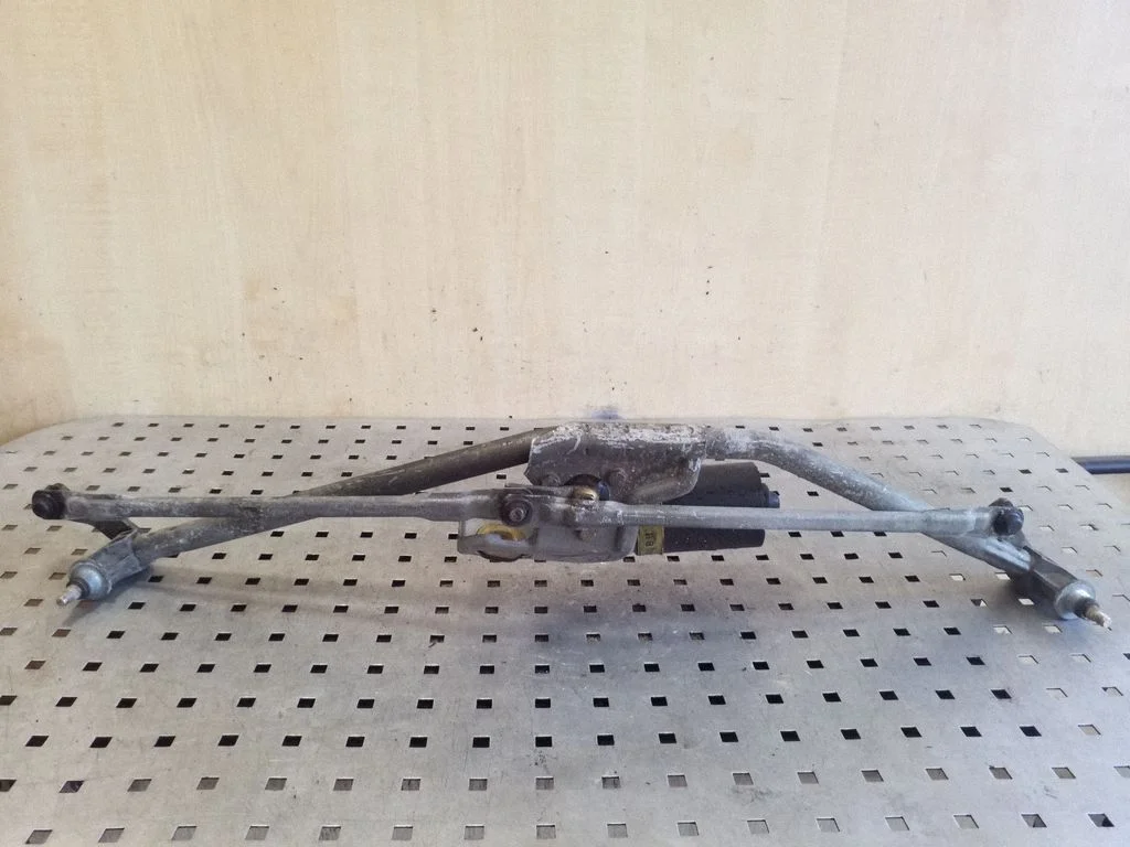 Front wiper linkage and motor 701955113A
