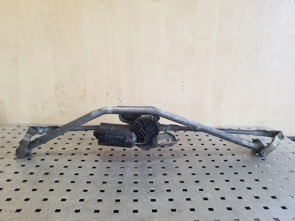 Front wiper linkage and motor 701955113B