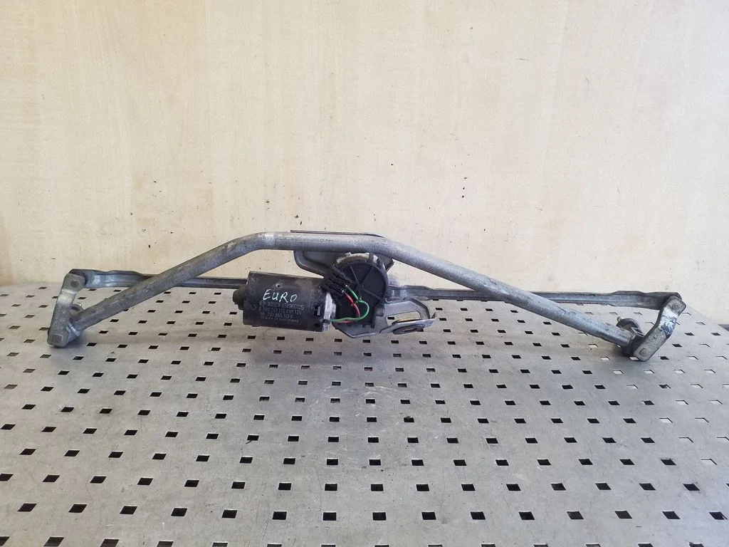 Front wiper linkage and motor 701955113B