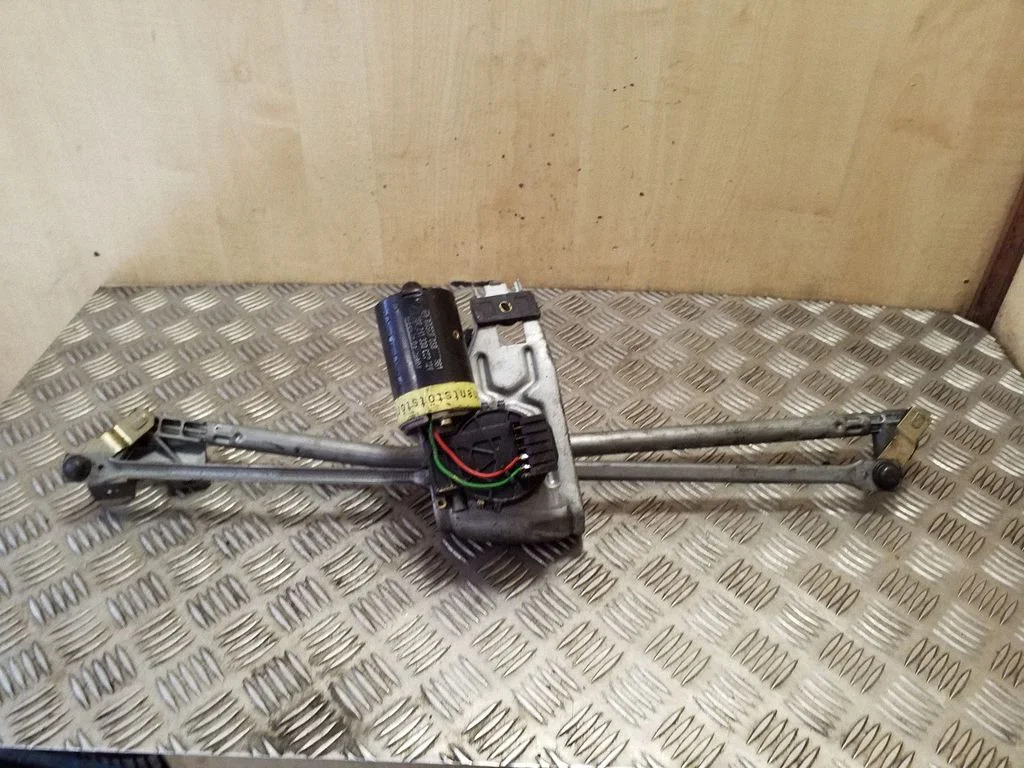 Front wiper linkage and motor 0390241330