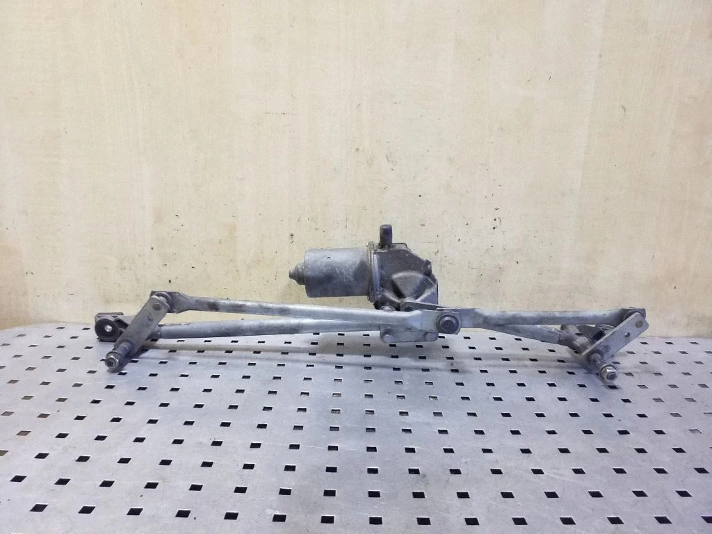 Front wiper linkage and motor – Land Rover Freelander 2 - LR2 (2007-2016)