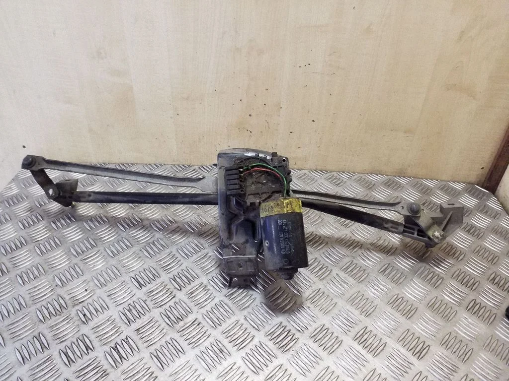 Front wiper linkage and motor 0390241330