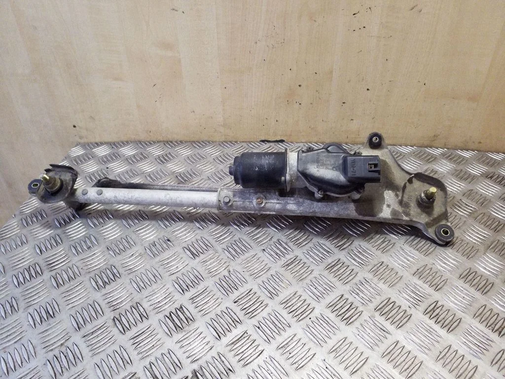 Front wiper linkage and motor