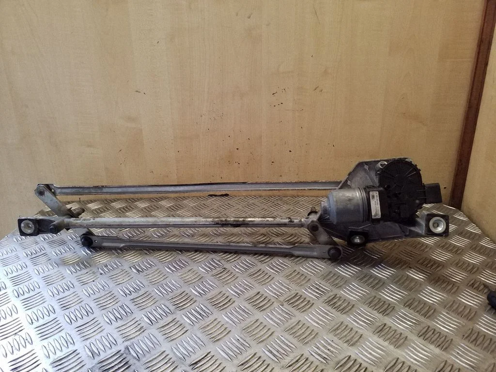Front wiper linkage and motor – Ford Kuga I (2008-2012)