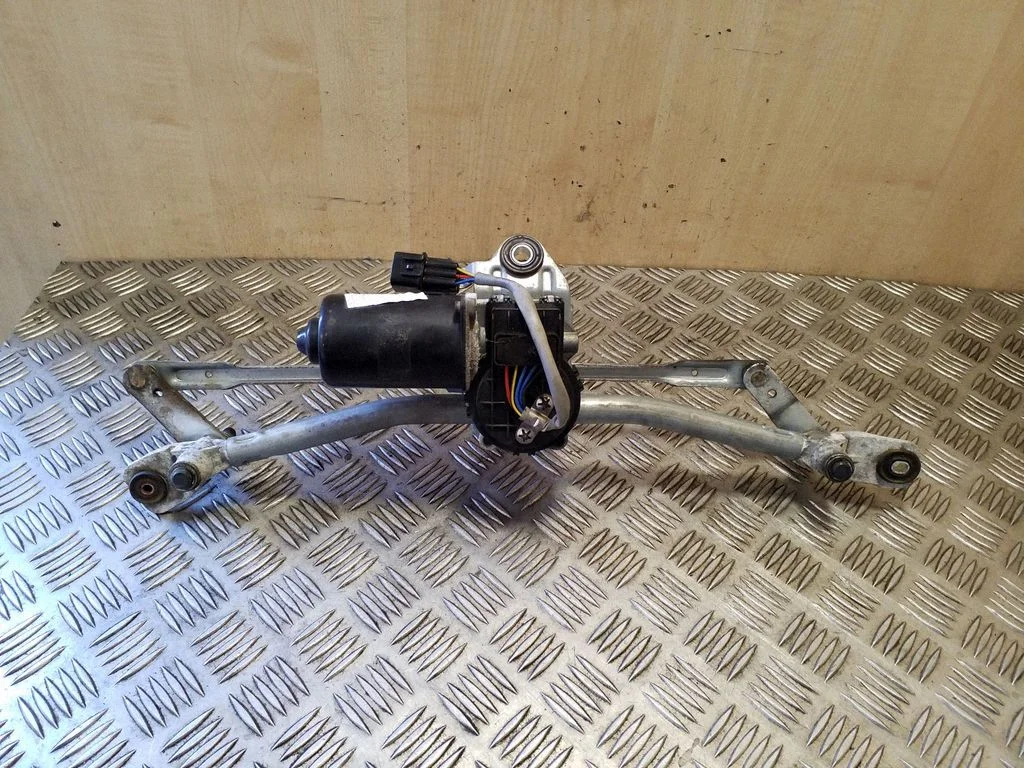 Front wiper linkage and motor