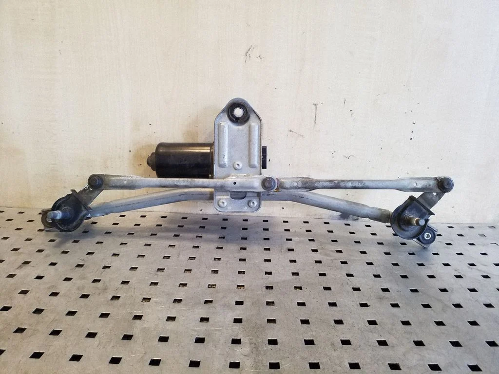 Front wiper linkage and motor