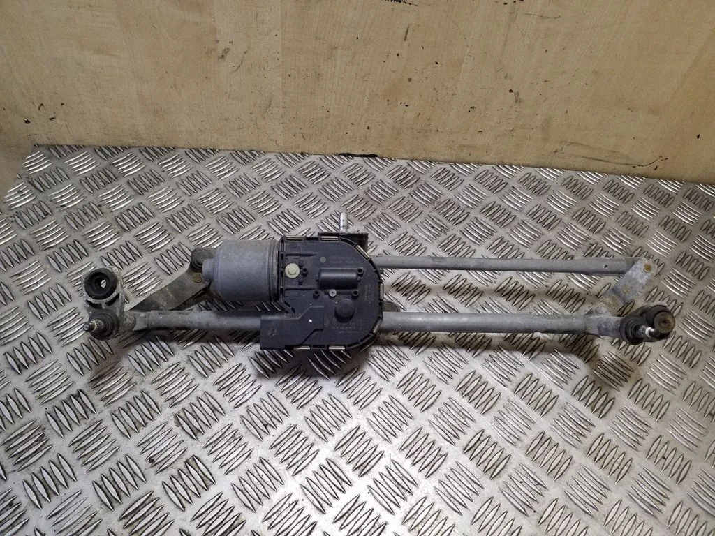 Front wiper linkage and motor 1Q2955119B