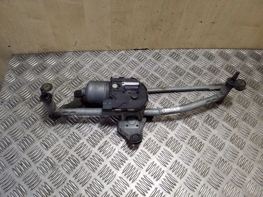 Front wiper linkage and motor 5L2955119B