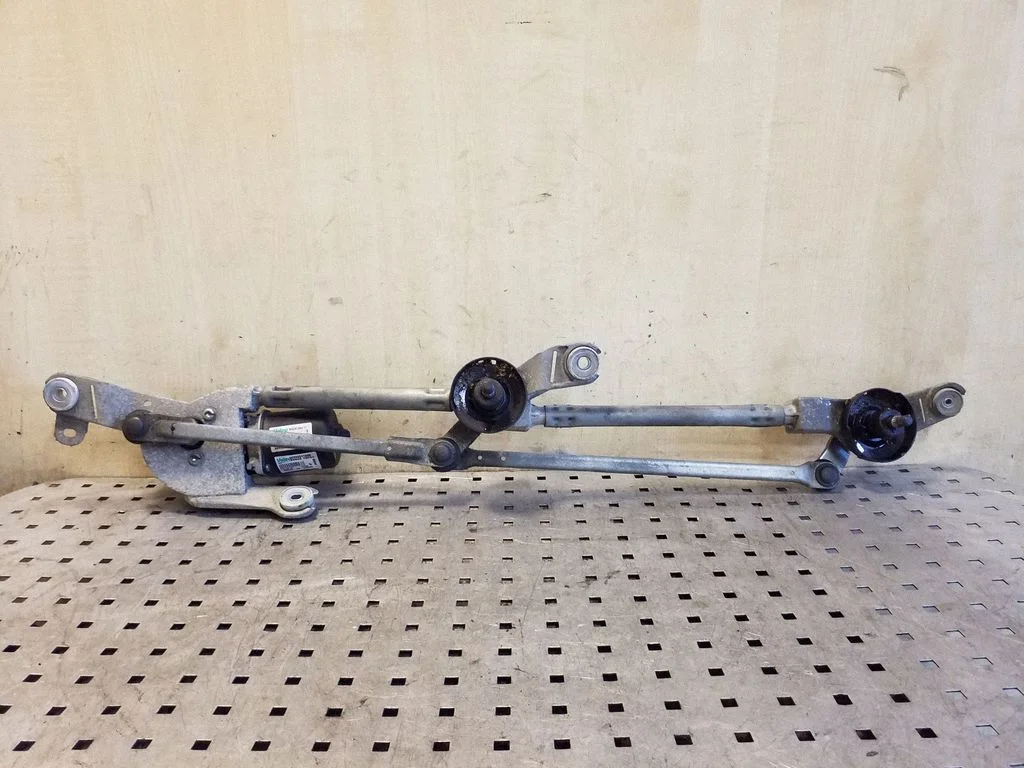 Front wiper linkage and motor W000007799