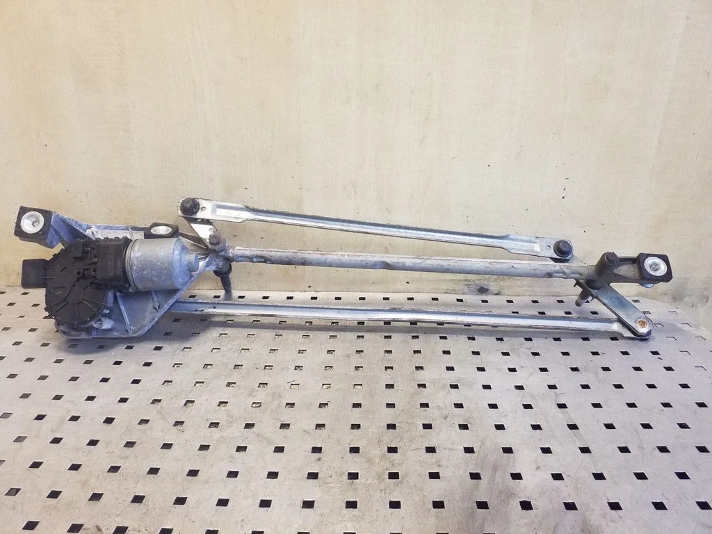 Front wiper linkage and motor – Ford Kuga I (2008-2012)