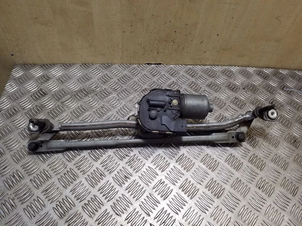Front wiper linkage and motor 8R2955119A