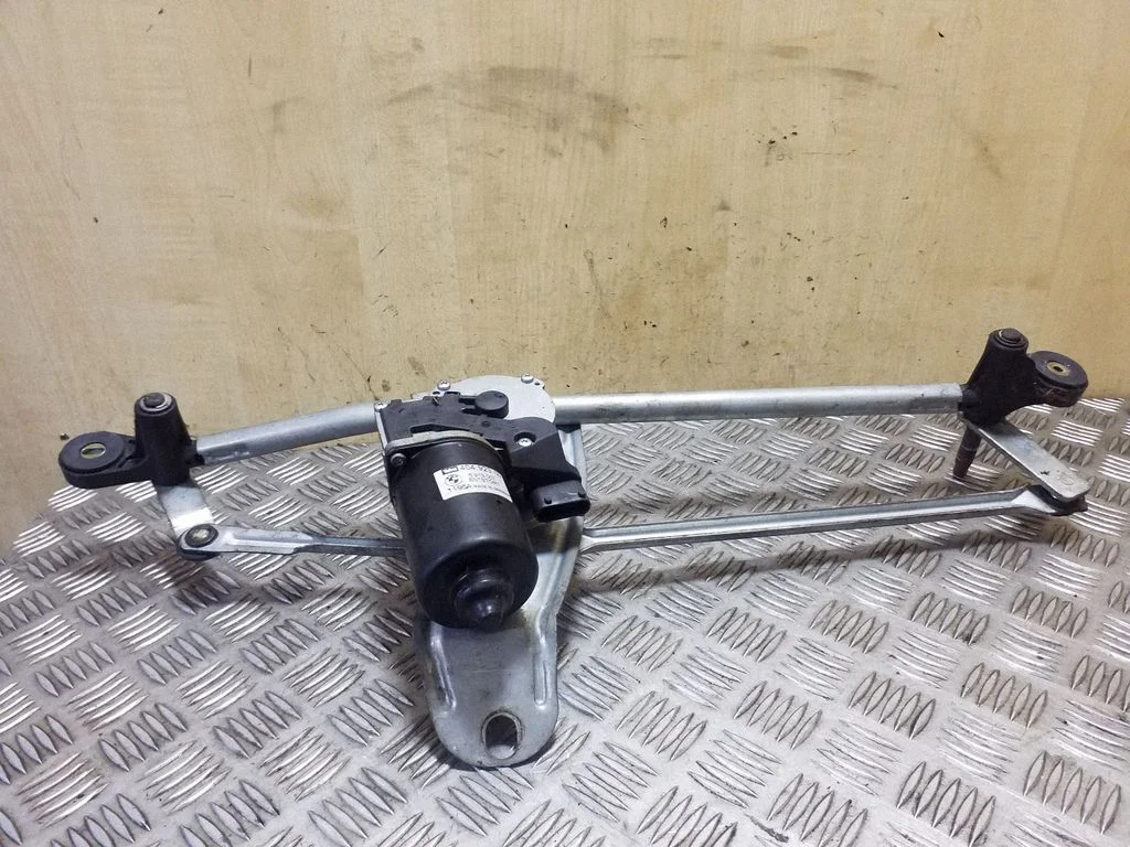 Front wiper linkage and motor 6913007