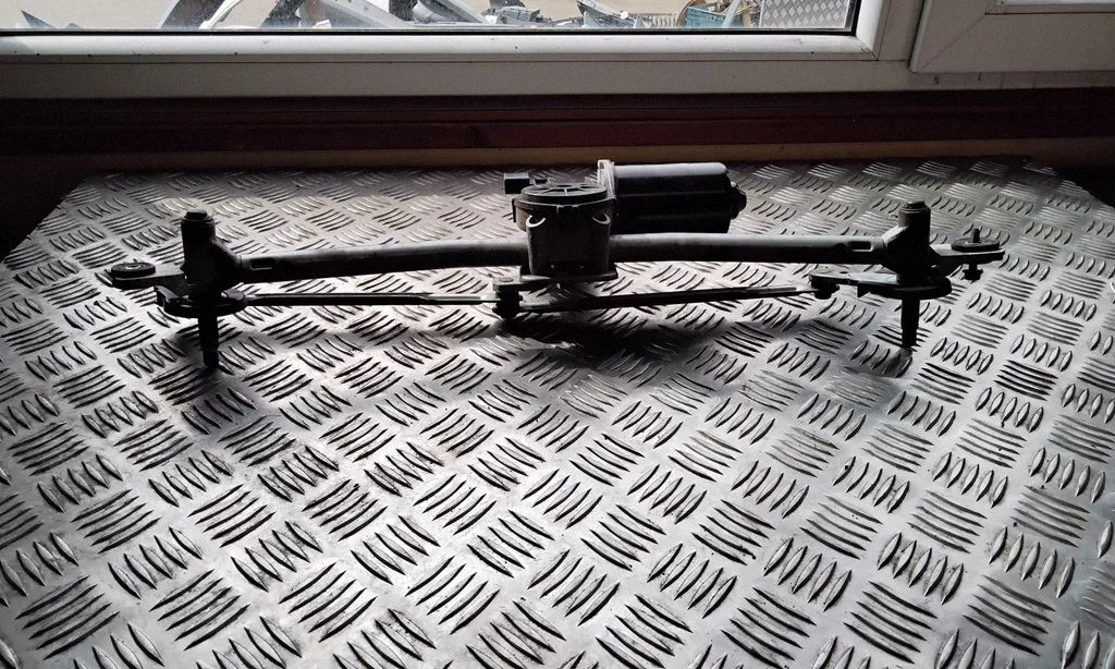 Front wiper linkage and motor